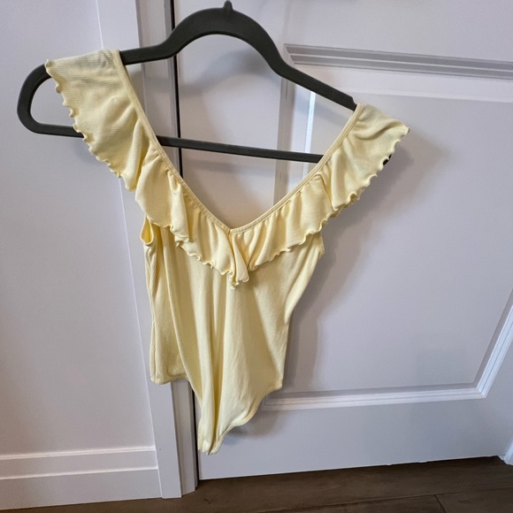 Aritzia Wilfred ruffle neck bodysuit size S - Picture 1 of 1